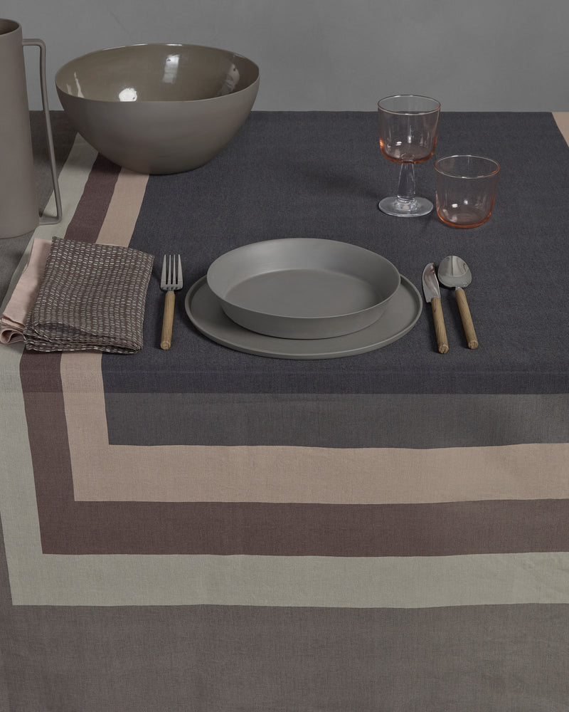 Lay Tablecloth